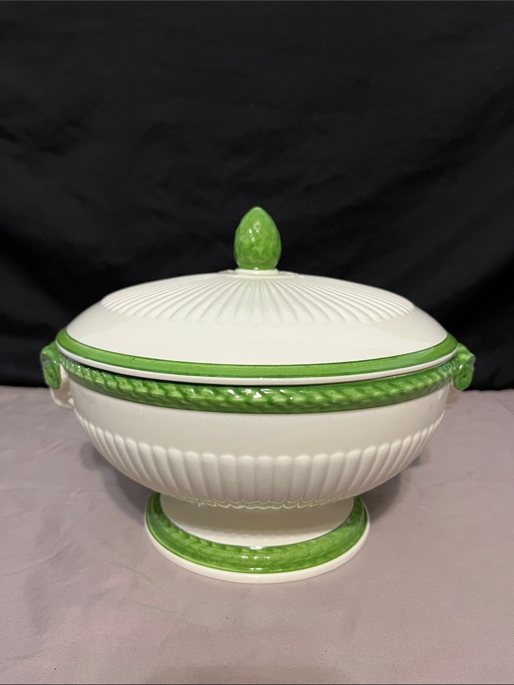 Antique Wedgwood Edme round covered serving bowl in a white and green color